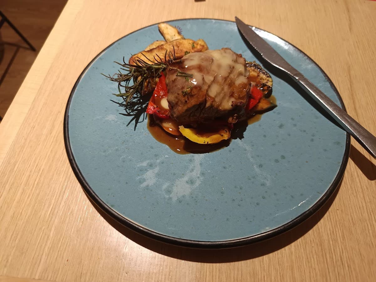 Smoke House Deli - Photo 4