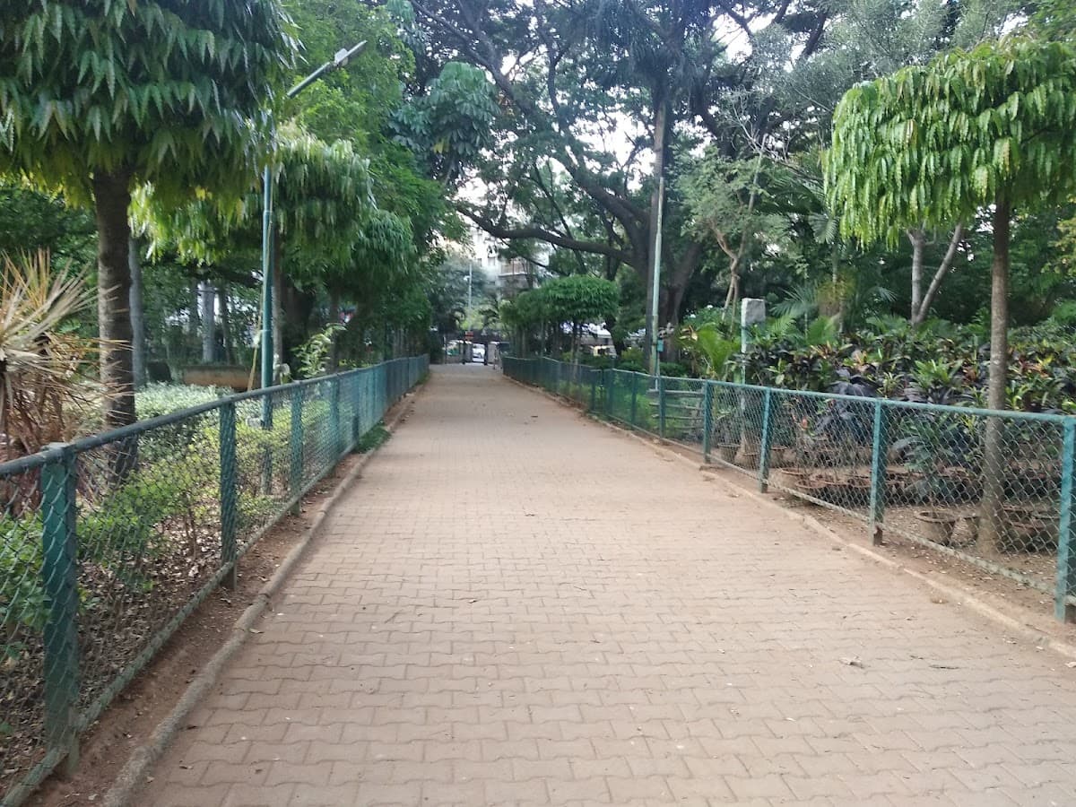 Coles Park - Photo 2