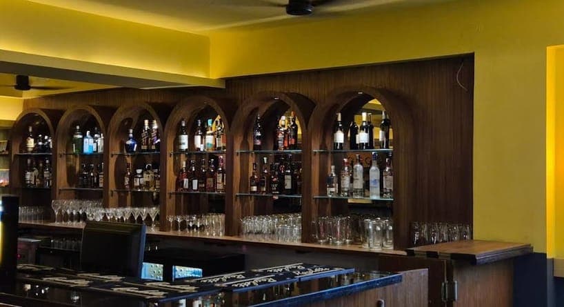 Jolly Johnny's Bar - Photo 2