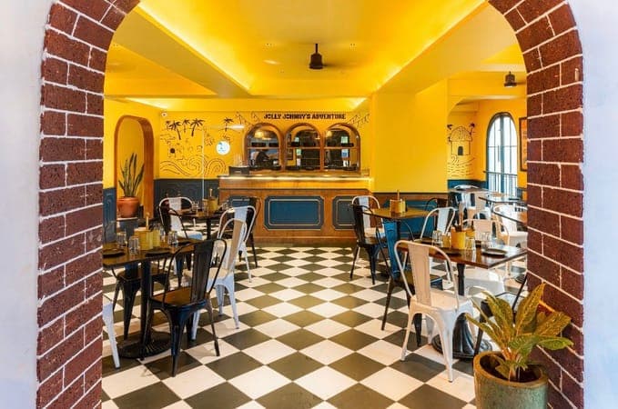 Jolly Johnny's Bar - Photo 3