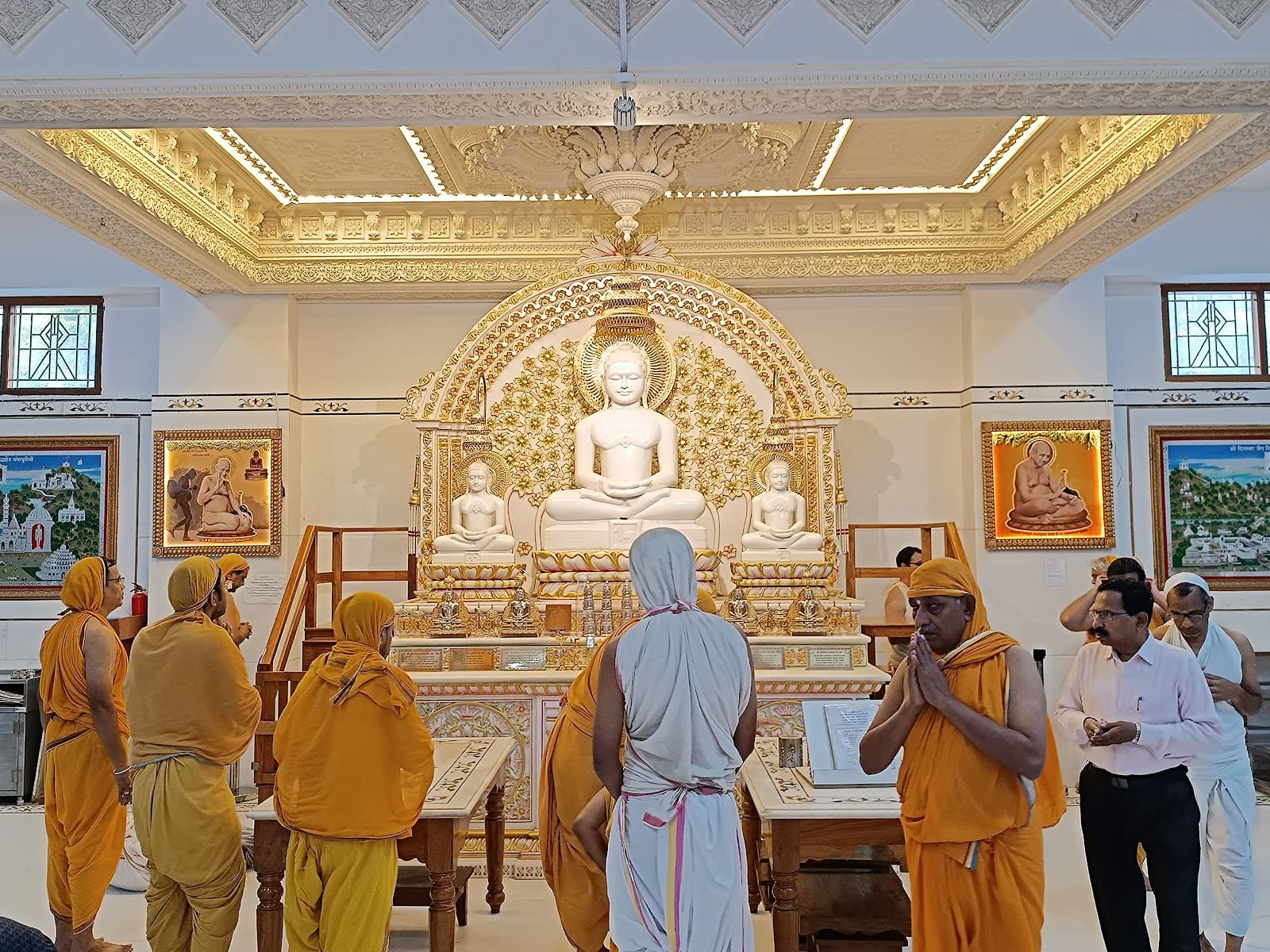 Shri Gyanodaya Digambar Jain Temple photo 2