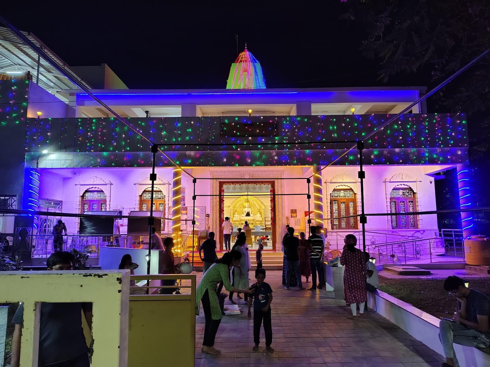 Shri Gyanodaya Digambar Jain Temple photo 4